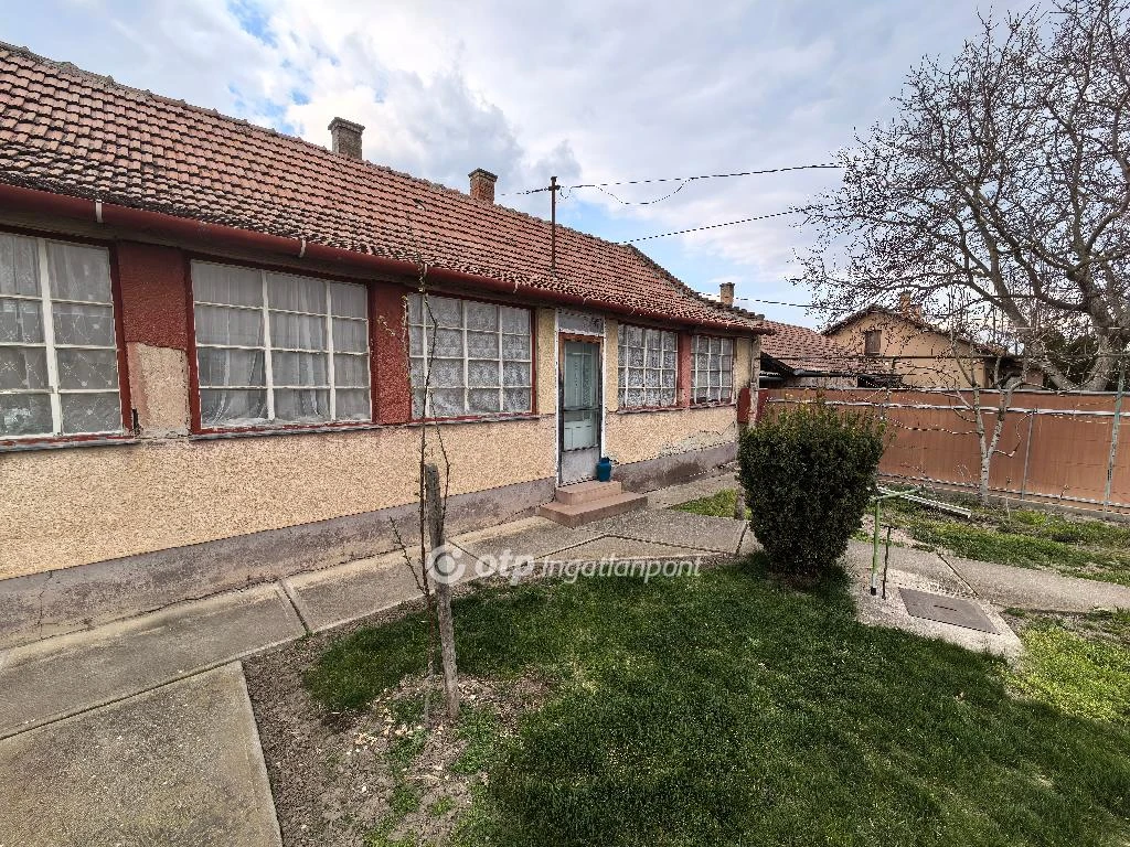 c3-1-name c2-1-name, Hajdúböszörmény, Belvaros