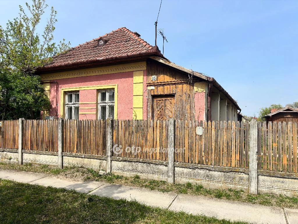 Eladó családi ház, Püspökladány, Központ