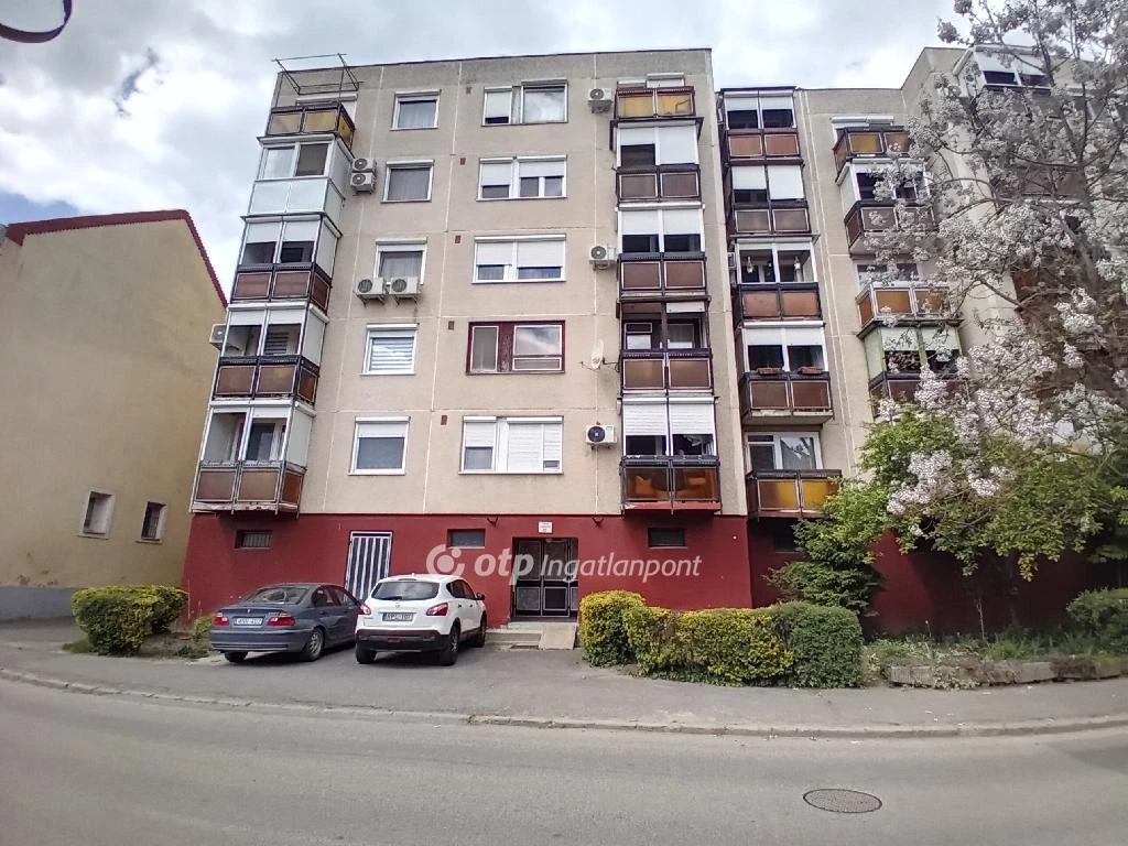 Eladó panellakás, Berettyóújfalu, Belváros