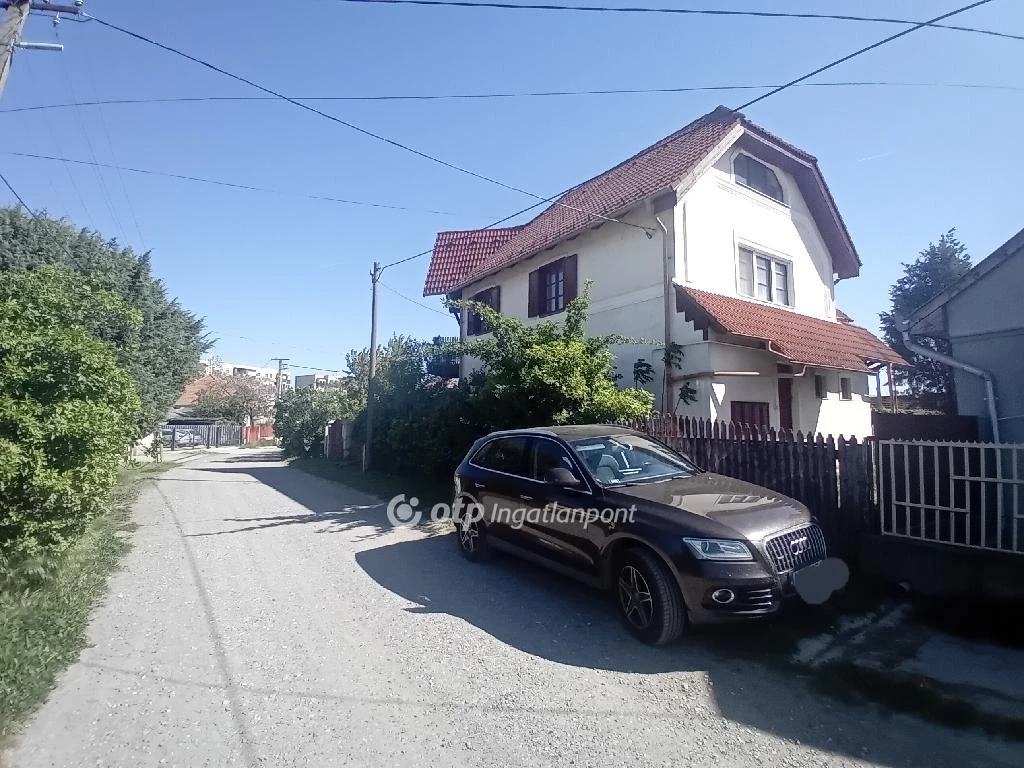 Eladó családi ház, Berettyóújfalu, Belváros