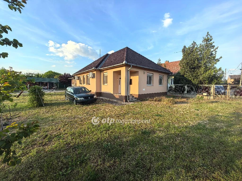 Eladó családi ház, Debrecen, Homokkert