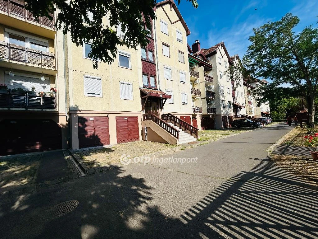 Eladó téglalakás, Debrecen, Úrrétje