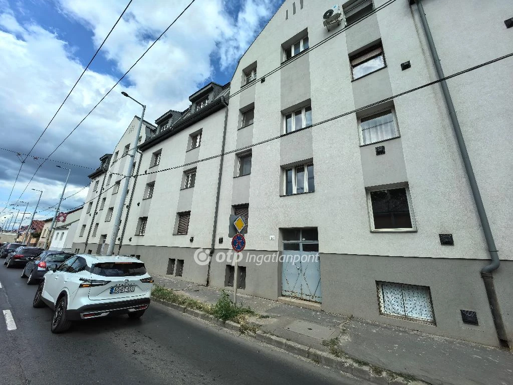 Eladó téglalakás, Debrecen, Belváros