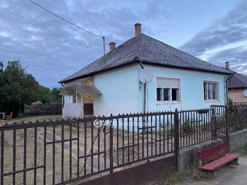 Eladó családi ház, Nyírtass, Központ