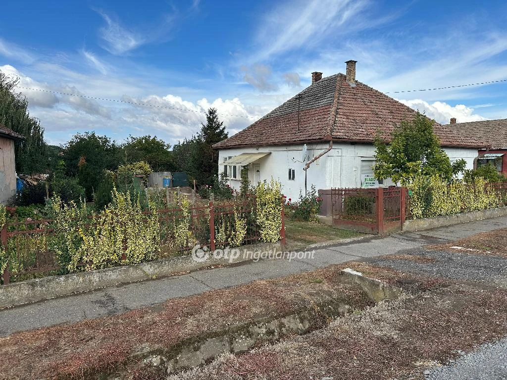 Eladó családi ház, Tiszakanyár, központ