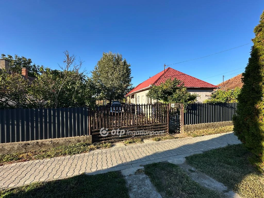 Eladó családi ház, Nyírbogdány, központ