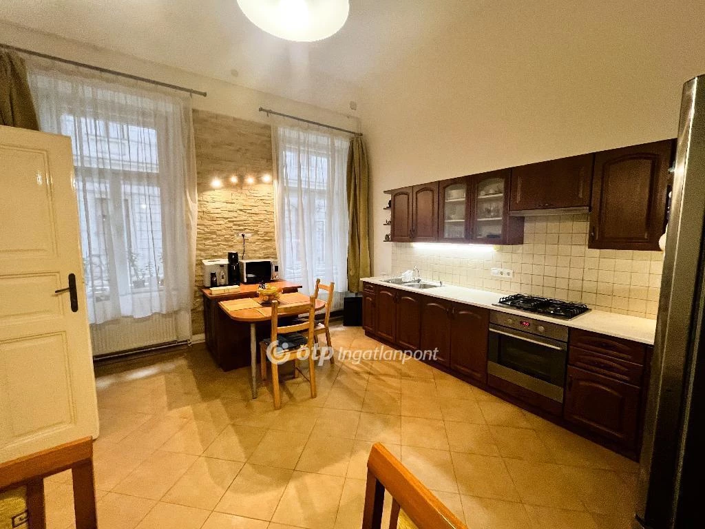 For sale brick flat, Budapest VI. kerület, Nagykörúton belüli terület