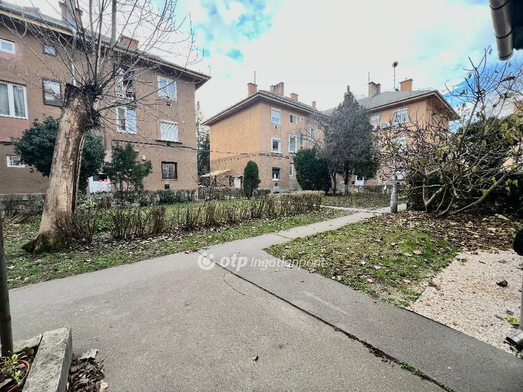 For sale brick flat, Budapest VIII. kerület, Kerepesdűlő, Stróbl Alajos utca