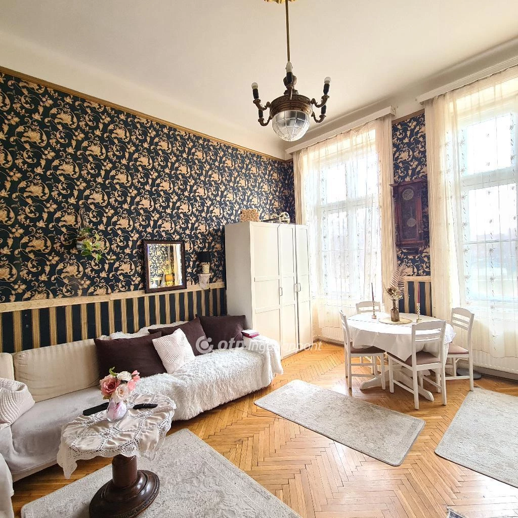 For sale brick flat, Budapest VIII. kerület, Füvész kert, II János Pál Pápa tér