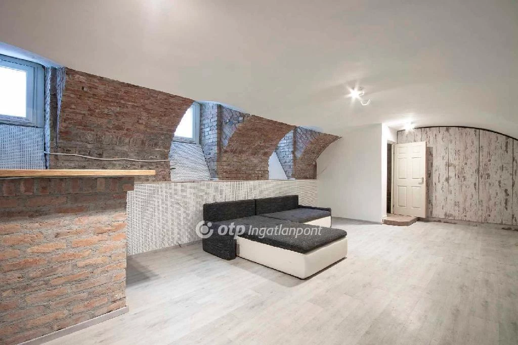 For sale brick flat, Budapest VI. kerület, Nagykörúton kívüli terület, Csengery utca