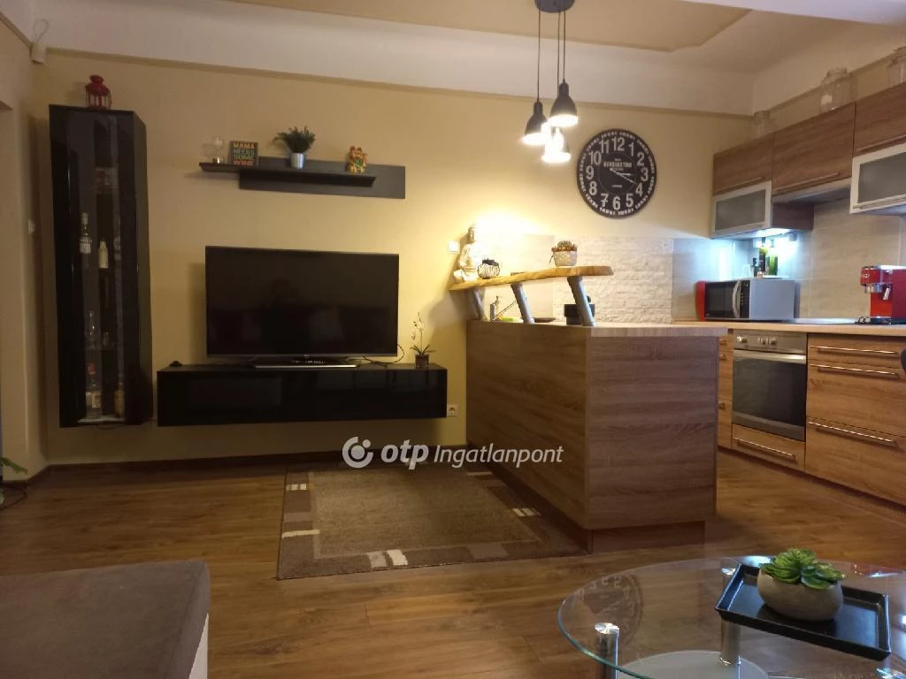 Eladó Lakás, Budapest 10. ker.