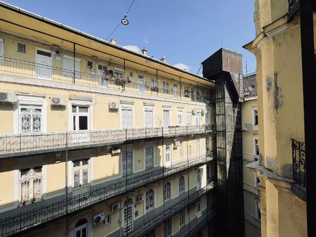 For sale brick flat, Budapest V. kerület, Lipótváros