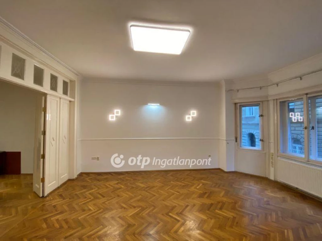 For sale brick flat, Budapest VI. kerület, Nagykörúton kívüli terület, Aradi utca