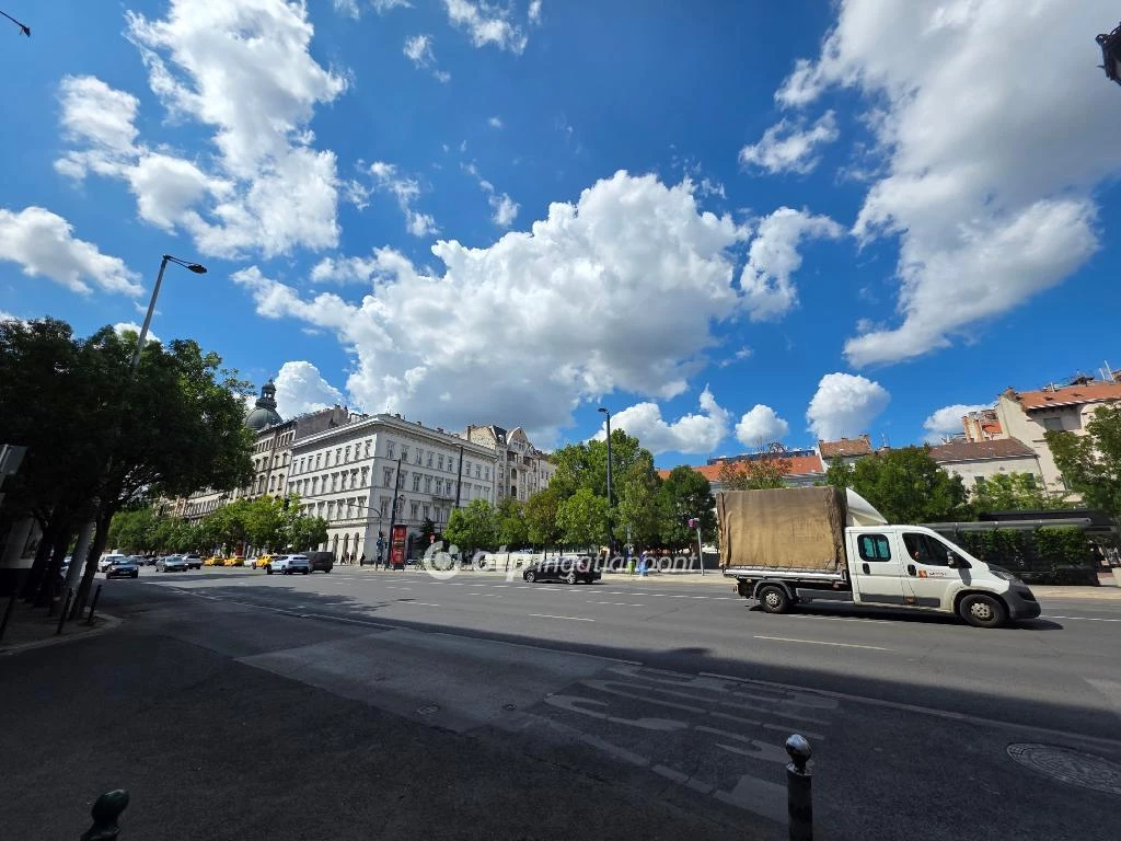For sale brick flat, Budapest VI. kerület, Bajcsy-Zsilinszky út