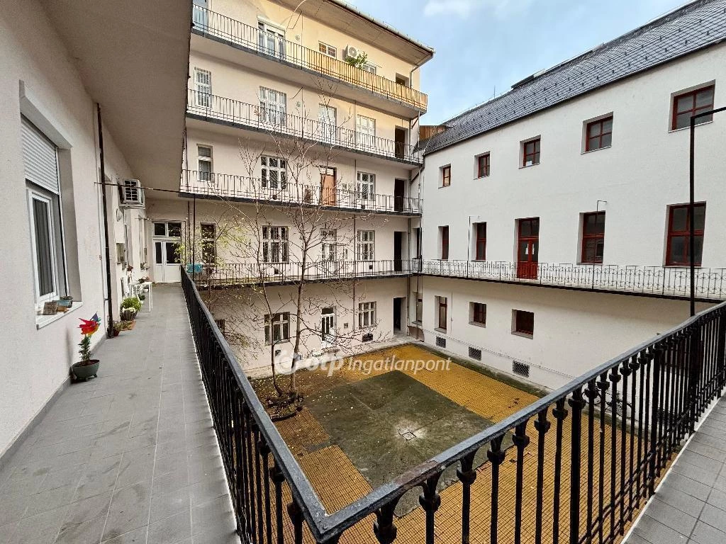 For sale brick flat, Budapest VIII. kerület, Józsefváros, Kenyérmező utca