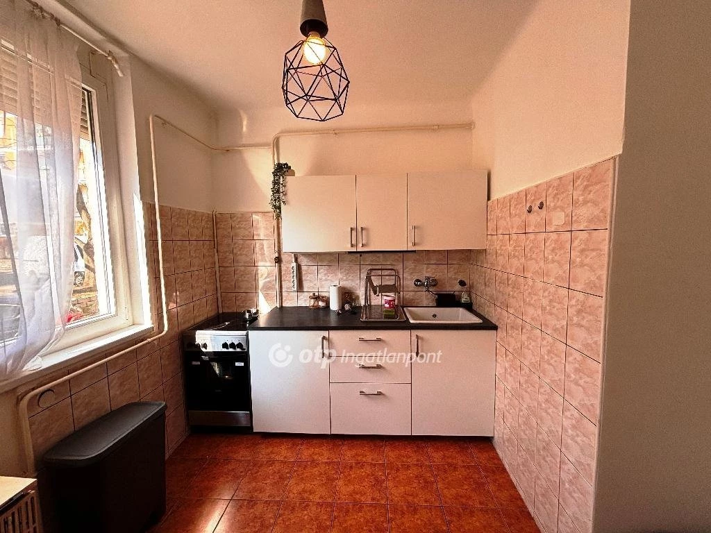 For sale brick flat, Budapest XX. kerület, Baross utca