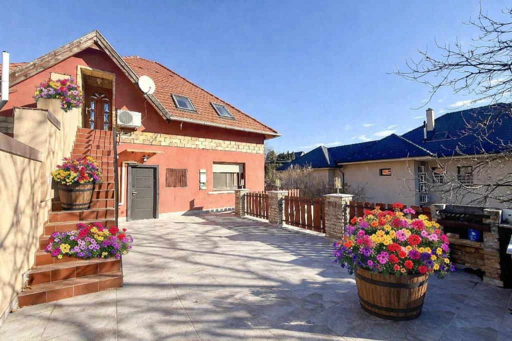 c3-1-name c2-1-name, Gödöllő, Kastélykert közelében, Dessewffy Arisztid utca