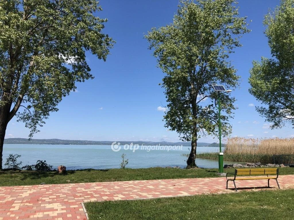 Eladó Telek, Balatonszárszó