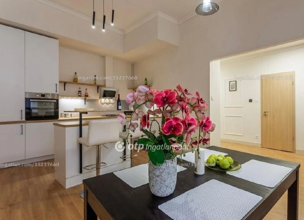 Eladó Lakás, Budapest 6. ker.