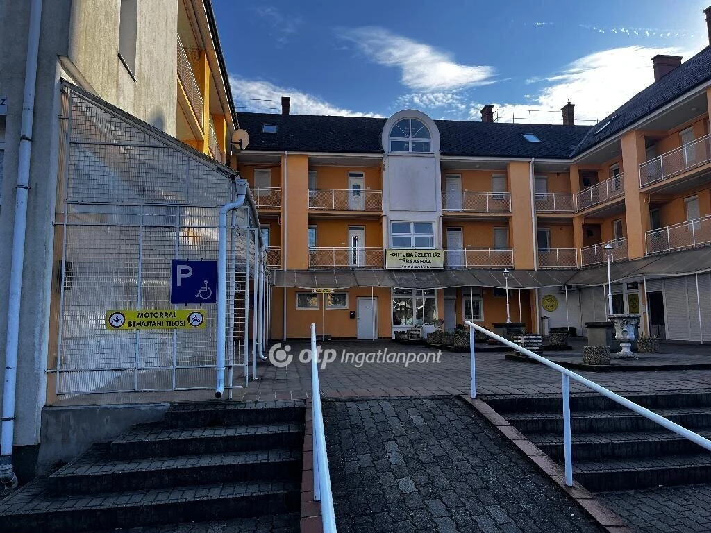 Eladó Lakás, Hévíz