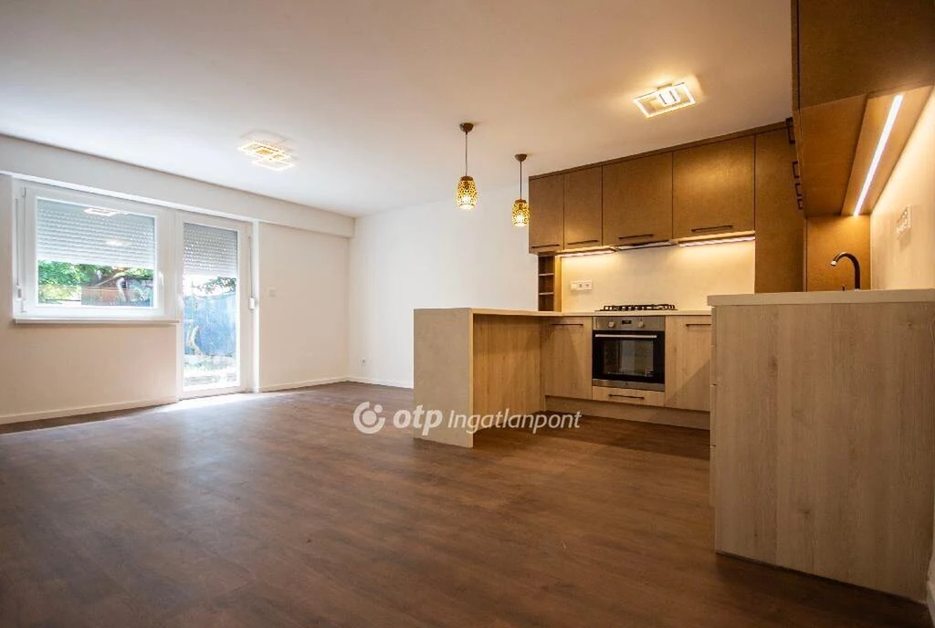 Teljes körűen felújított, panorámás családi ház, Galgamácsa