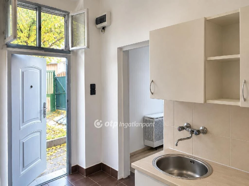 c3-1-name c2-19-name, Budapest IV. kerület, Újpest, Aradi utca