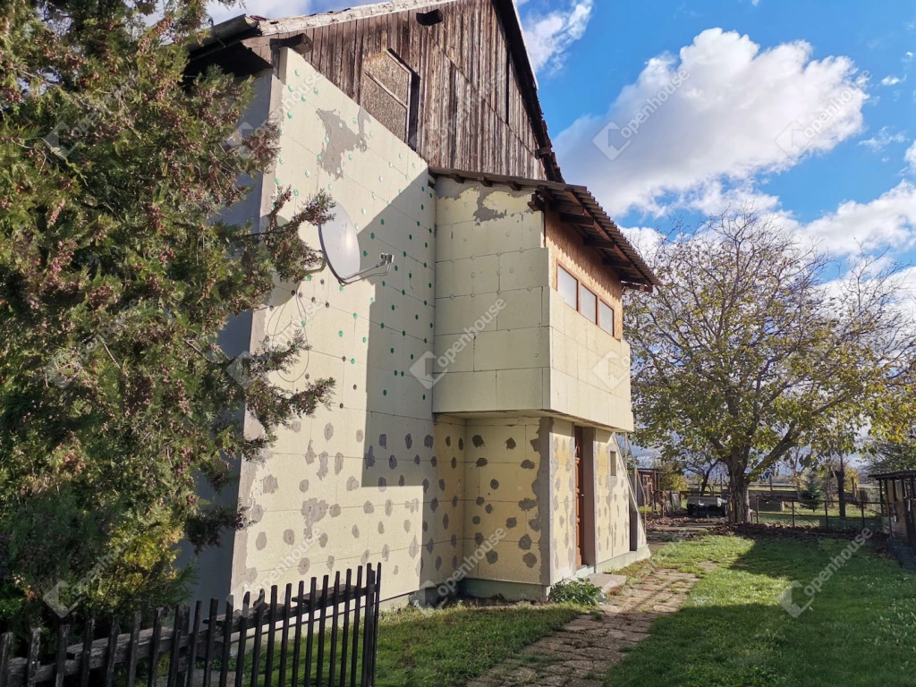 Akár két generációnak is megfelelő családi ház Komárom....