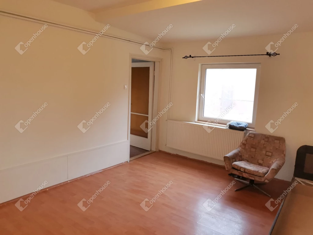 Ácson 7 szobás ház kiadó.....