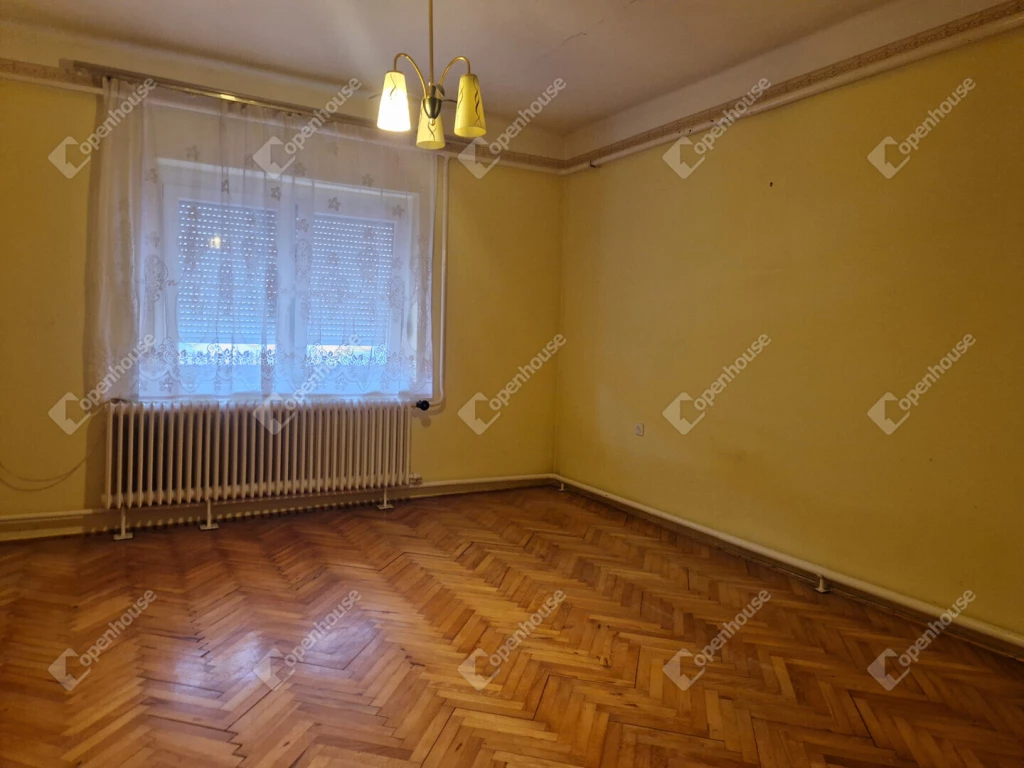 Kreatív új tulajdonosát keresi...