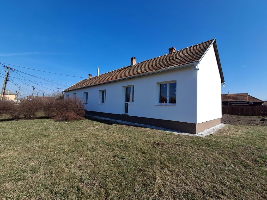 For sale brick flat, Komárom, Szőny, Mártírok útja