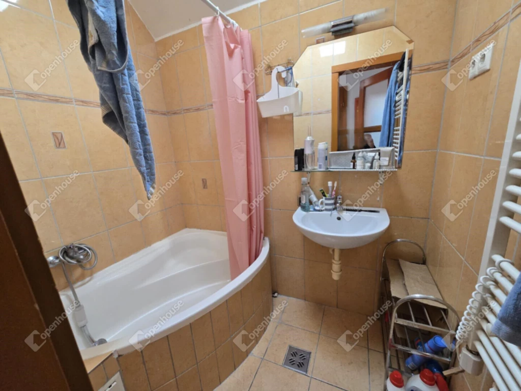 c3-1-name c2-19-name, Komárom