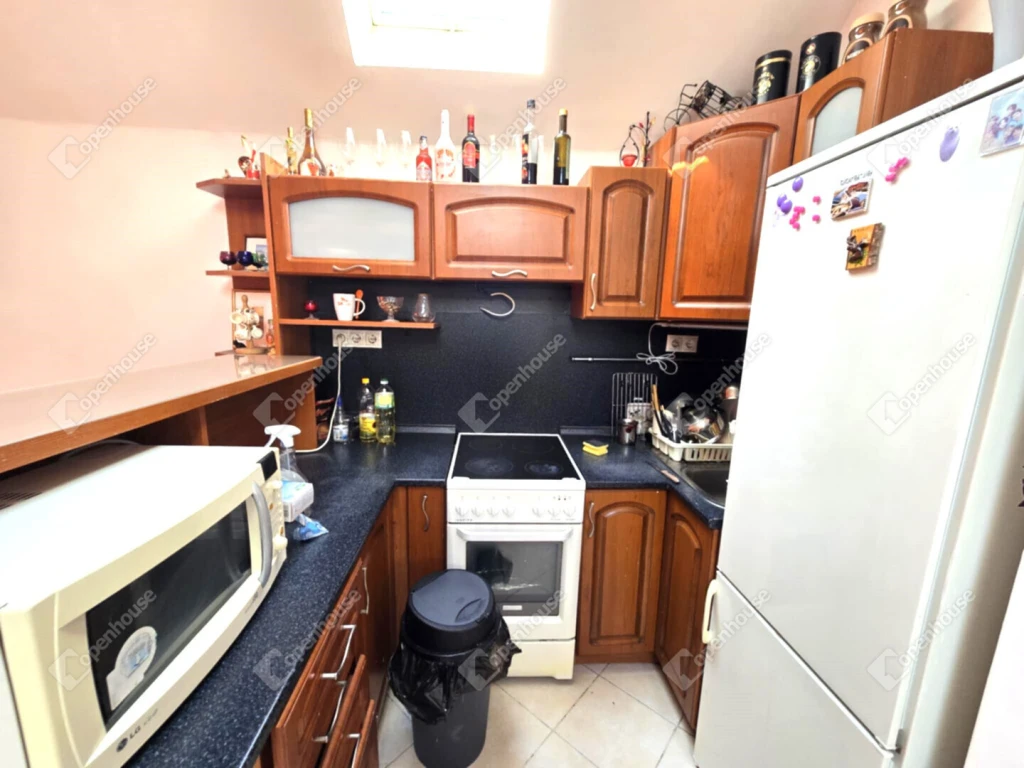 c3-1-name c2-19-name, Komárom, Klapka György út