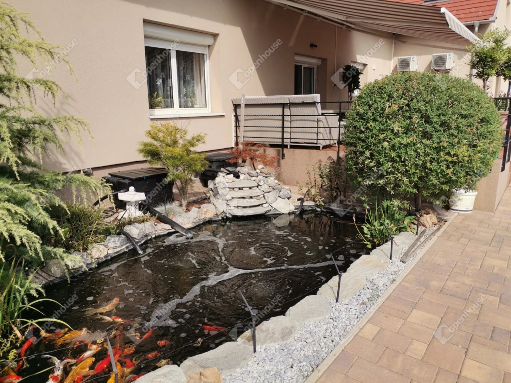 c3-1-name c2-1-name, Komárom, Szőny