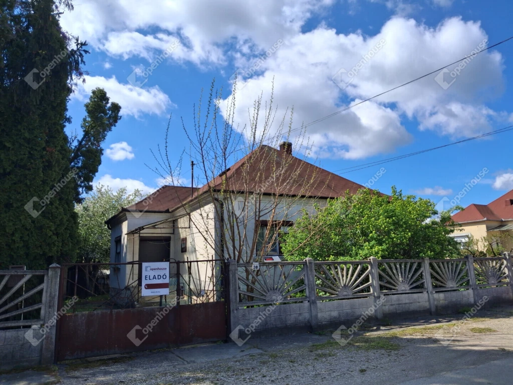 c3-1-name c2-1-name, Komárom, Koppánymonostor, Radnóti Miklós utca