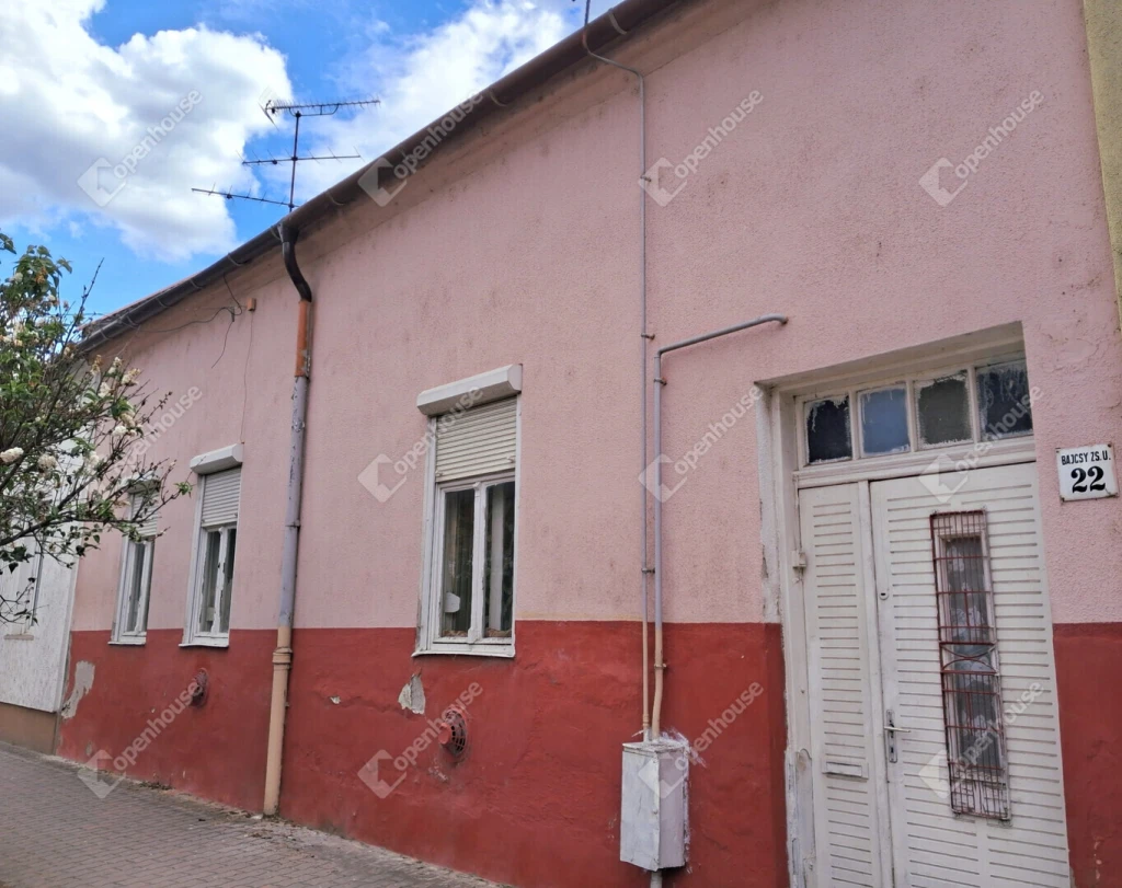 Komárom központjában  3 szobás, 110 m2-es,családi ház eladó