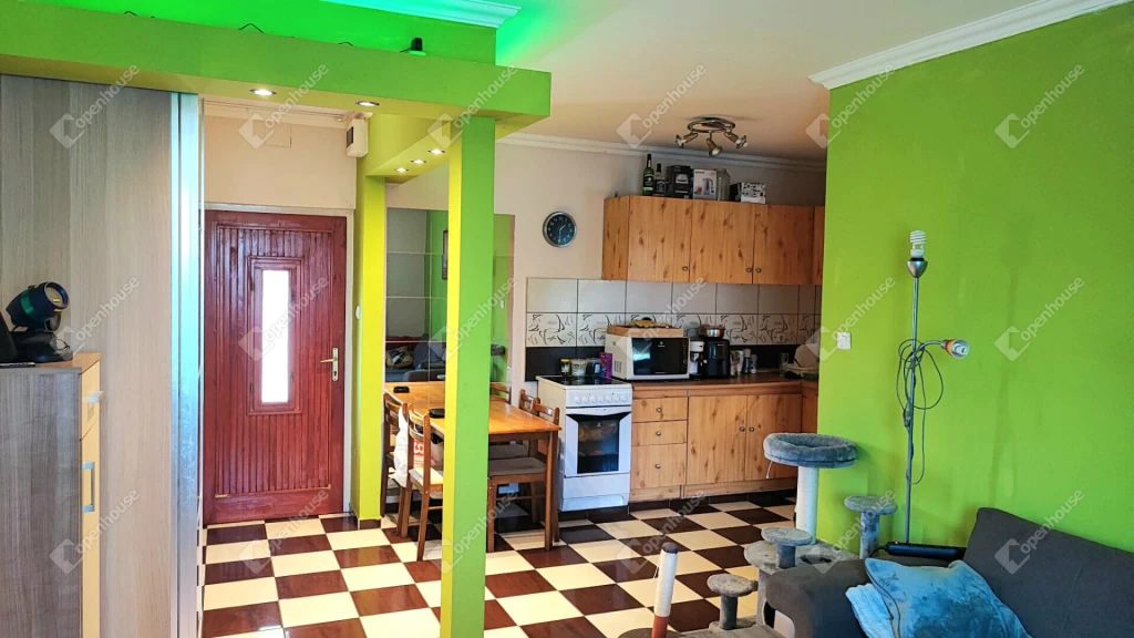 Almásfüzitő felsőn eladó egy 41 m²-es,Amerikai konyhás  nappali + 1 szobás lakás