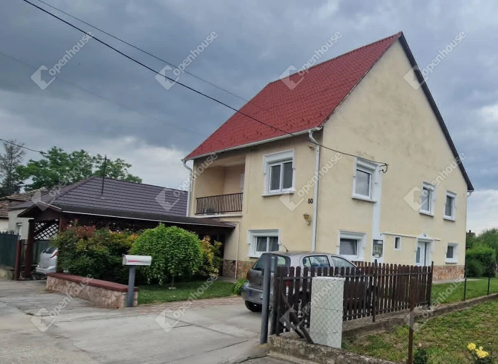 Ritka lehetőség! Két külön lakrész, prémium műszaki tartalom, gondozott telek
