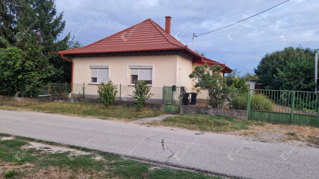 Kényelmes családi fészek új tulajdonosát várja!