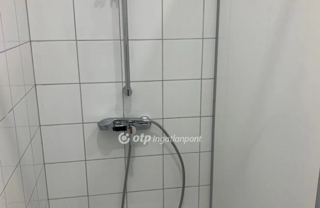 Kiadó Raktár, Szombathely