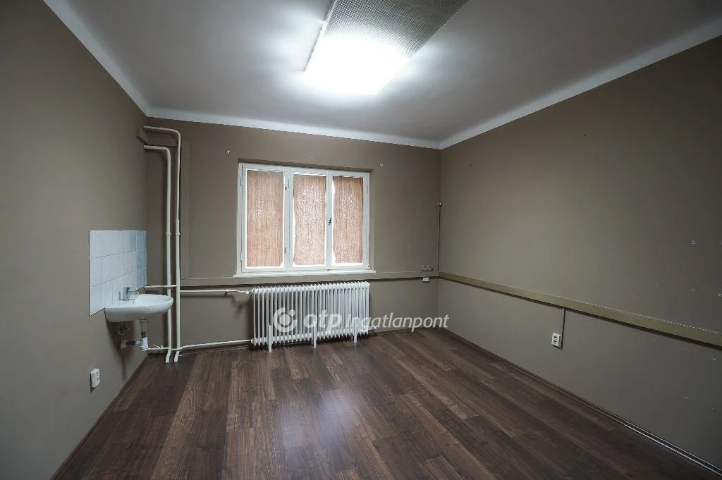For rent store, Sopron