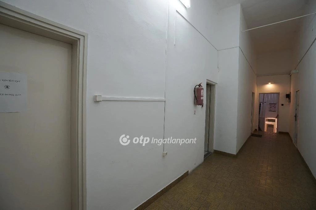 Kiadó Üzlethelyiség, Sopron