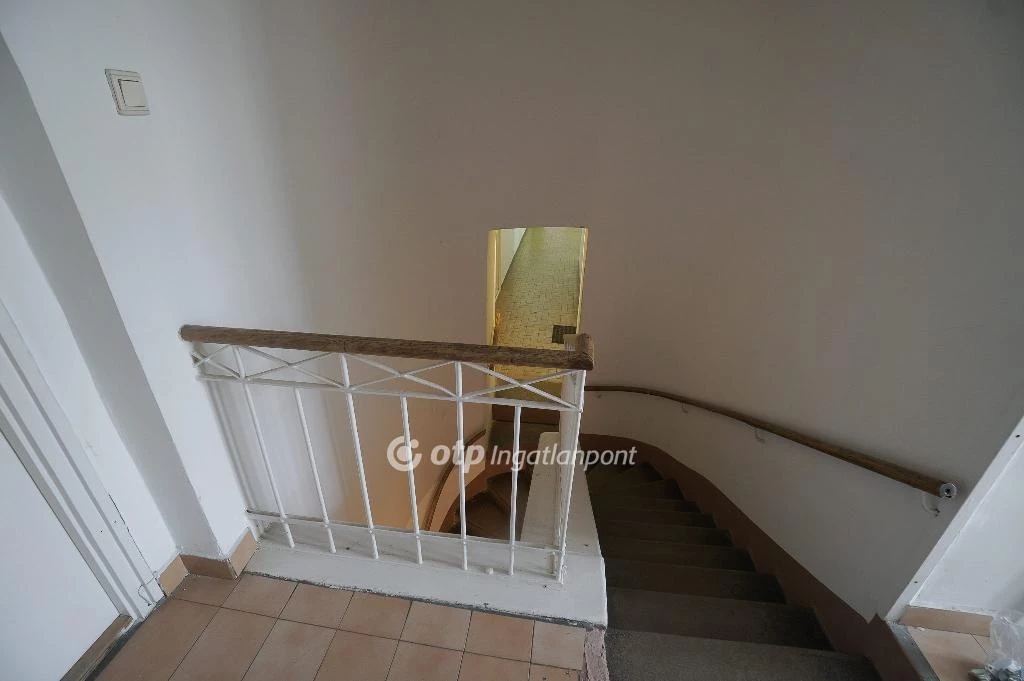 Kiadó Üzlethelyiség, Sopron