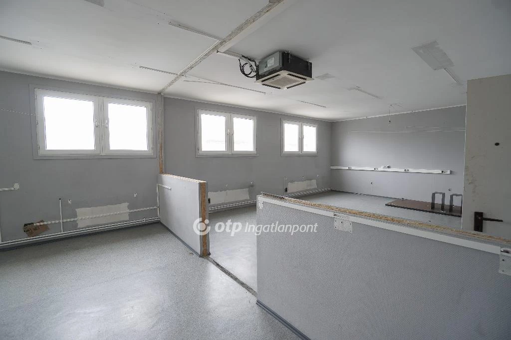 Kiadó Üzlethelyiség, Sopron