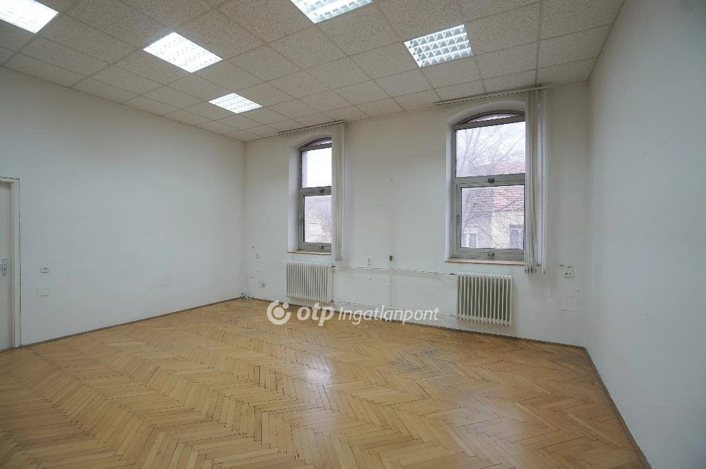 Kiadó Üzlethelyiség, Sopron
