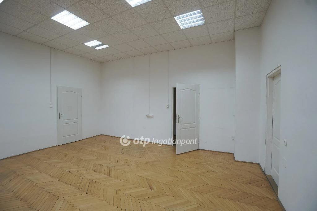 Kiadó Irodaház, Sopron