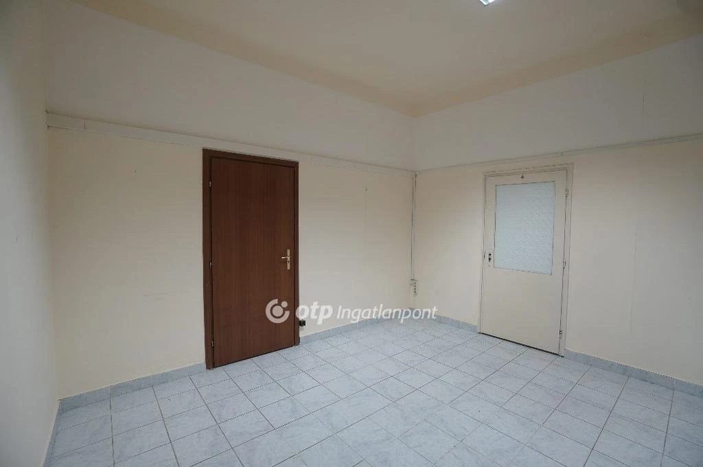 Kiadó Irodaház, Sopron
