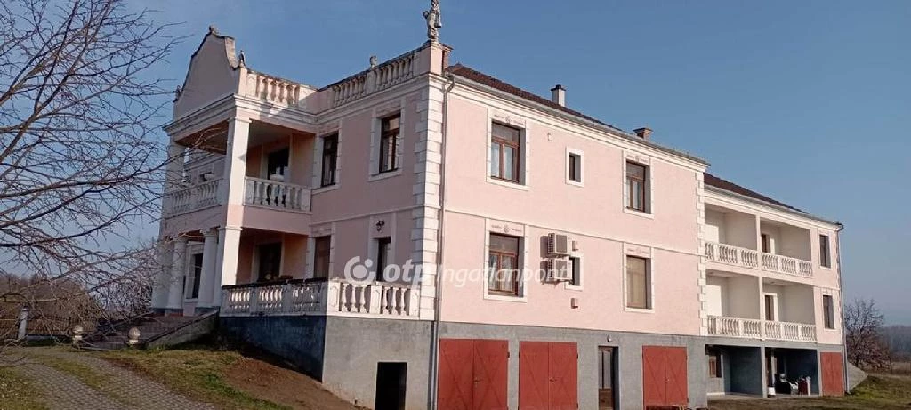 Eladó Ház, Galambok