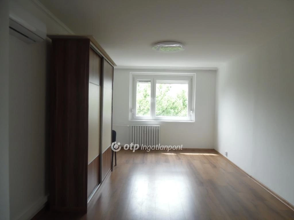 For sale panel flat, Veszprém