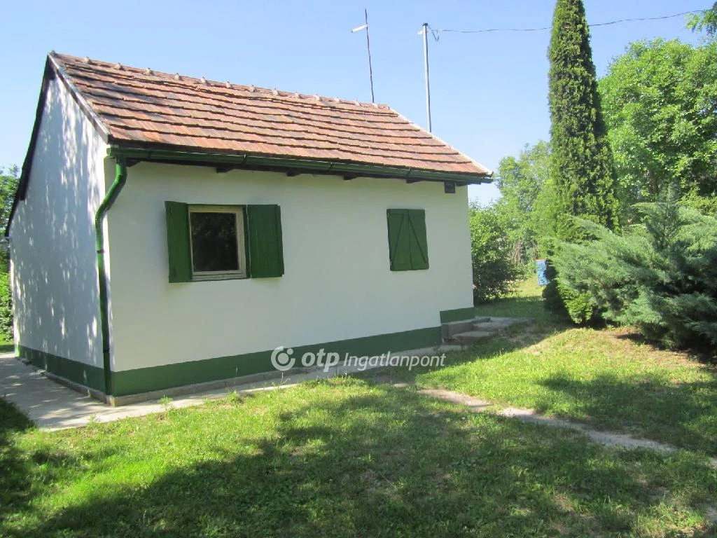 For sale house with a garden, Budajenő