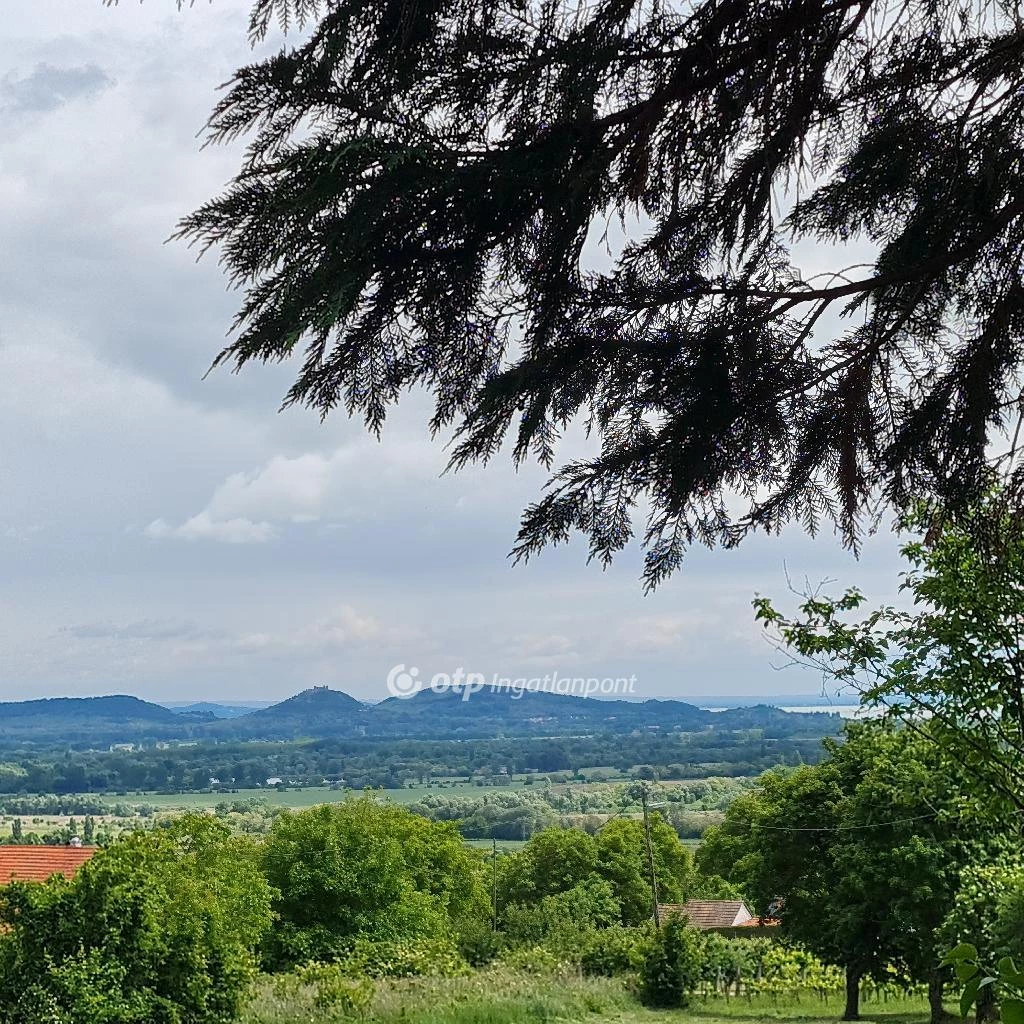 Eladó Telek, Lesencetomaj